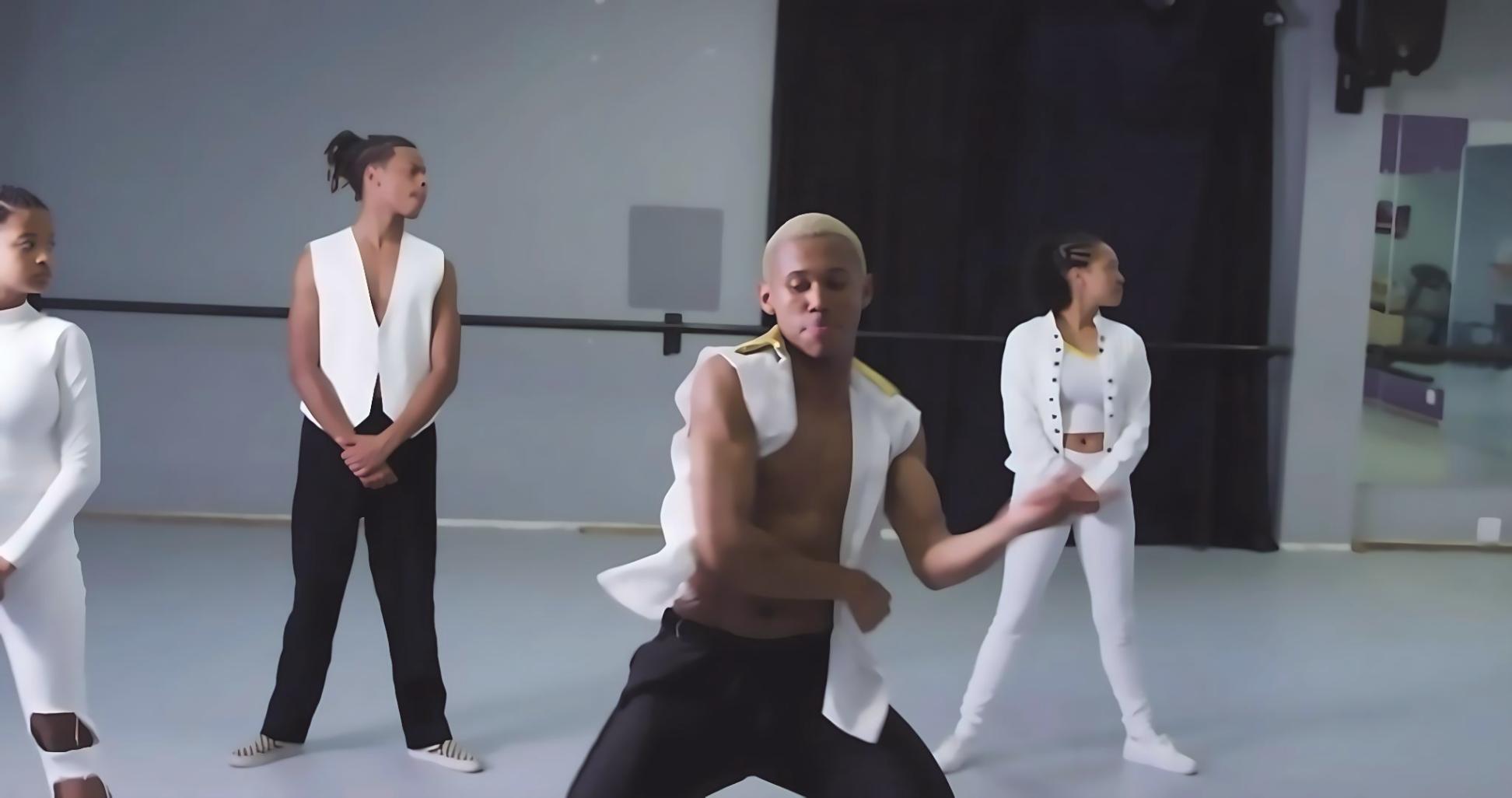 Sessione di allenamento di danza urbana in studio